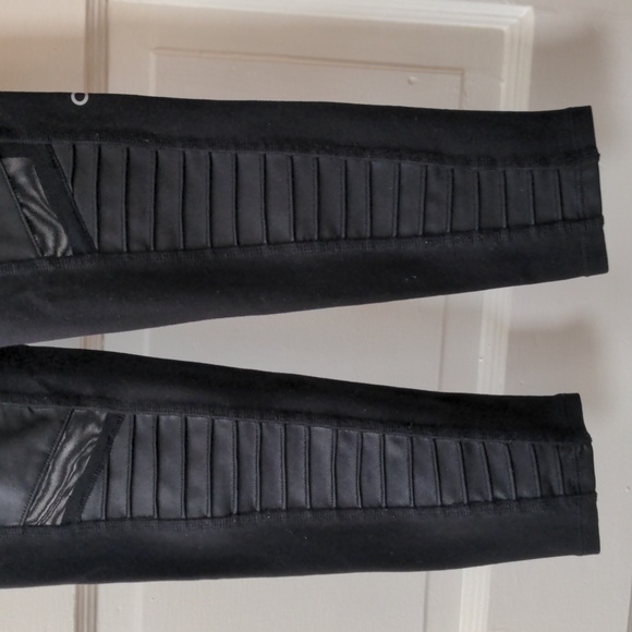 Alo Yoga High Waist Moto Leggings size small missing tag - Picture 5 of 6